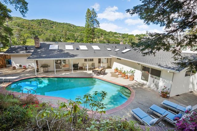 497 Fairway Dr, Novato, CA 94949