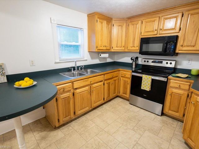 10804 Smiths Neck RD, Carrollton, VA 23314