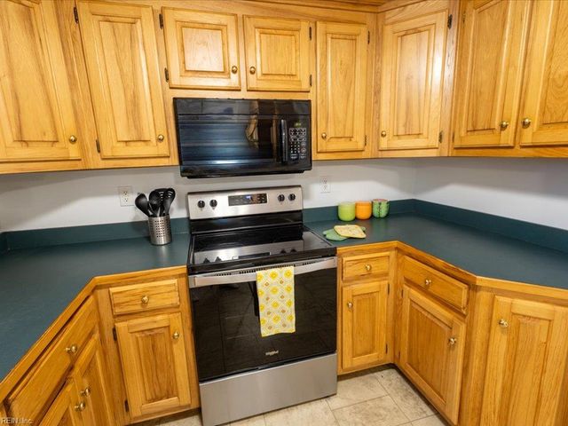 10804 Smiths Neck RD, Carrollton, VA 23314