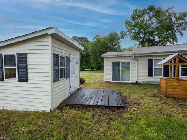 10804 Smiths Neck RD, Carrollton, VA 23314