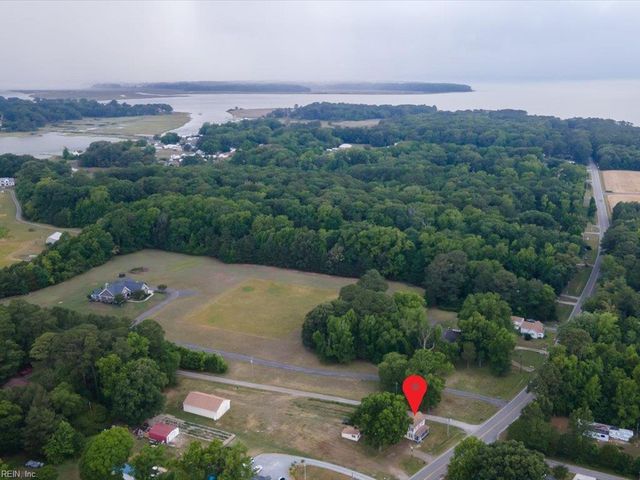 10804 Smiths Neck RD, Carrollton, VA 23314