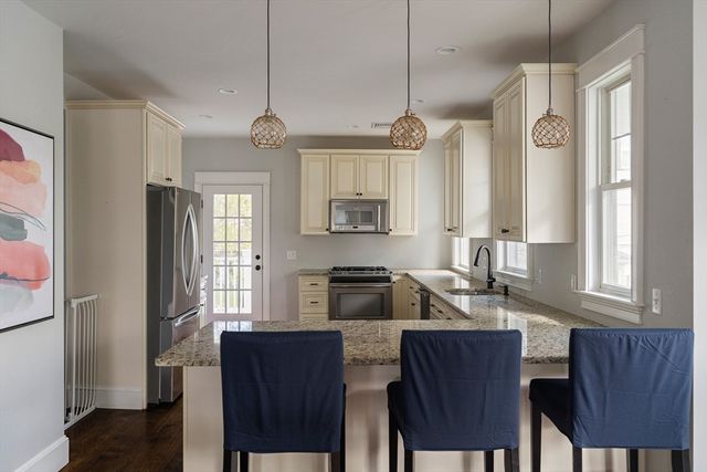 979 South St 2, Boston, MA 02131
