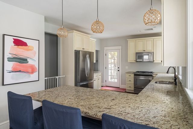 979 South St 2, Boston, MA 02131