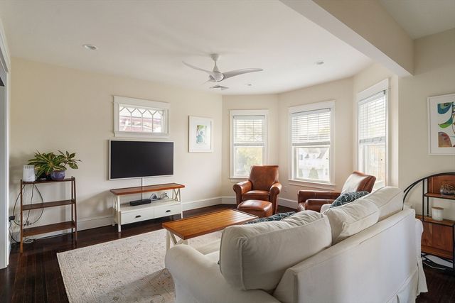 979 South St 2, Boston, MA 02131