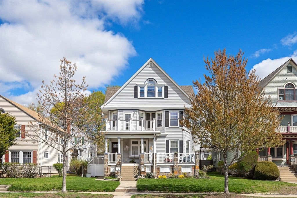 979 South St 2, Boston, MA 02131