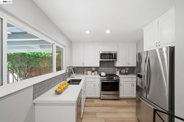 31139 Chicoine Ave, Hayward, CA 94544