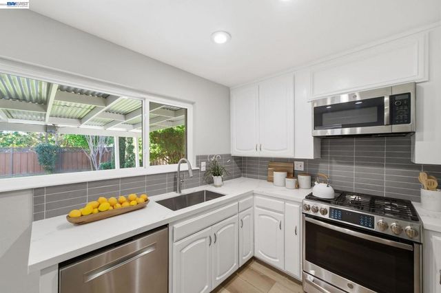 31139 Chicoine Ave, Hayward, CA 94544
