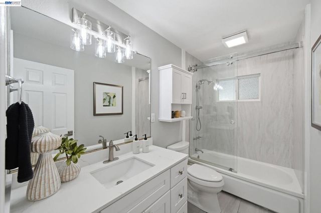 31139 Chicoine Ave, Hayward, CA 94544