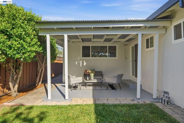 31139 Chicoine Ave, Hayward, CA 94544