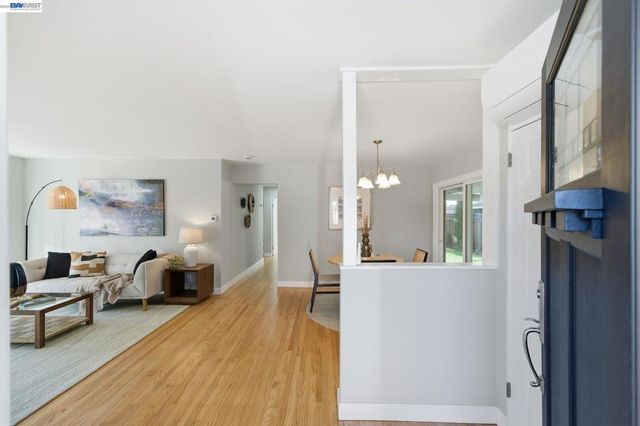 31139 Chicoine Ave, Hayward, CA 94544