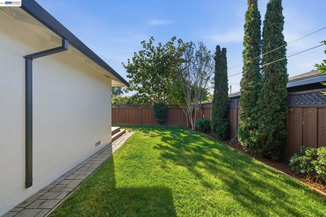 31139 Chicoine Ave, Hayward, CA 94544