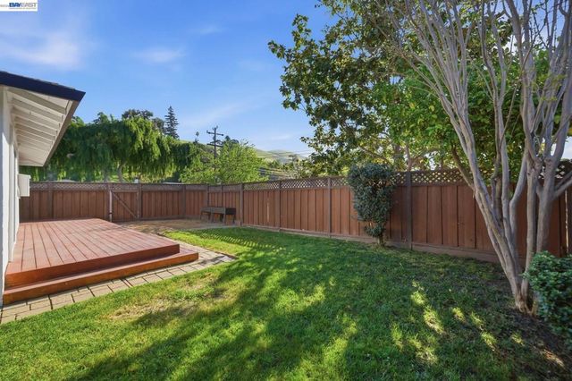 31139 Chicoine Ave, Hayward, CA 94544