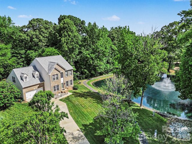 10904 Carver Pond Road, Charlotte, NC 28269