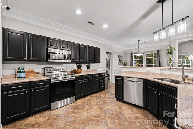 10904 Carver Pond Road, Charlotte, NC 28269