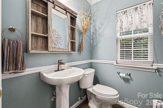 10904 Carver Pond Road, Charlotte, NC 28269