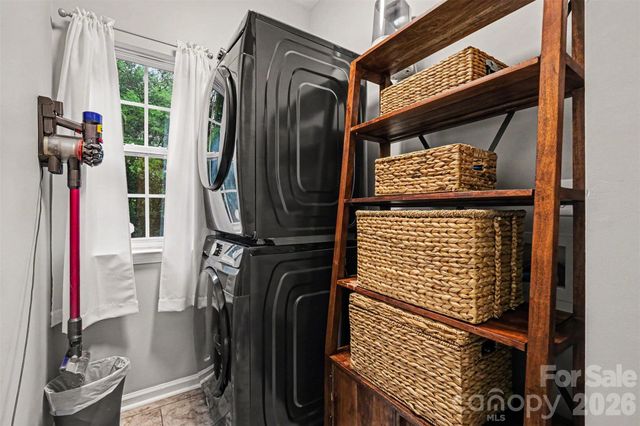 10904 Carver Pond Road, Charlotte, NC 28269