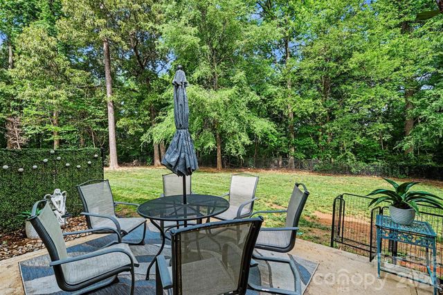 10904 Carver Pond Road, Charlotte, NC 28269