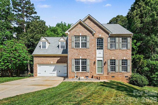 10904 Carver Pond Road, Charlotte, NC 28269