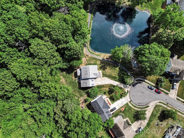 10904 Carver Pond Road, Charlotte, NC 28269