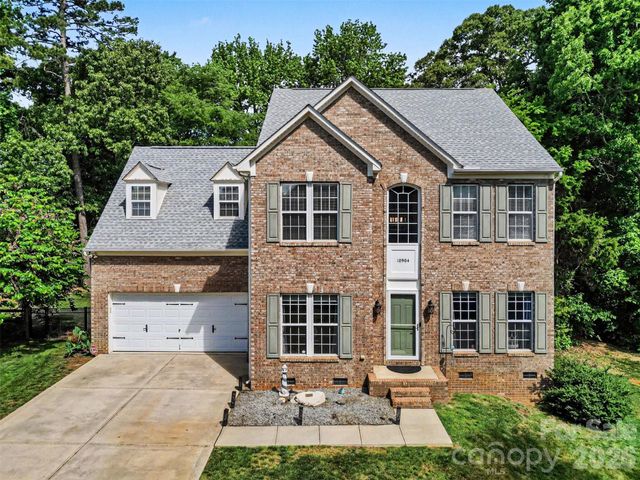 10904 Carver Pond Road, Charlotte, NC 28269