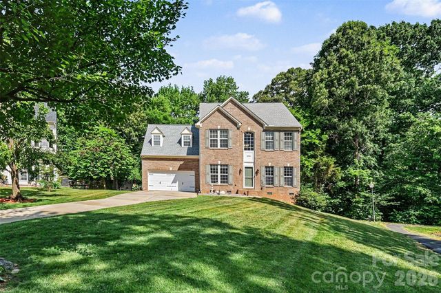 10904 Carver Pond Road, Charlotte, NC 28269