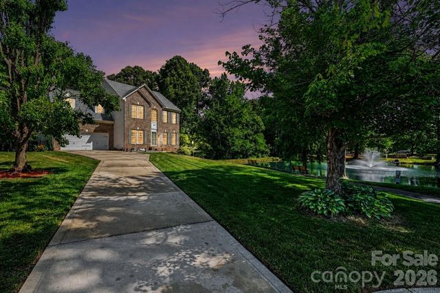 10904 Carver Pond Road, Charlotte, NC 28269