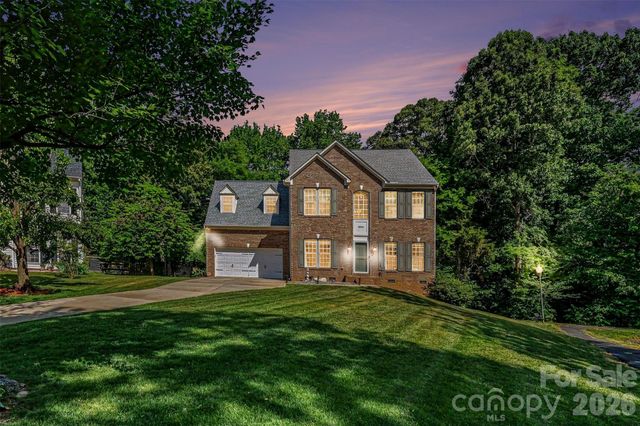 10904 Carver Pond Road, Charlotte, NC 28269