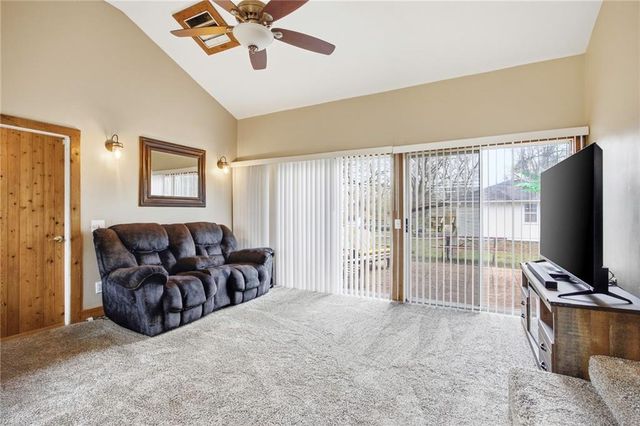 972 Glengera Street, Peculiar, MO 64078