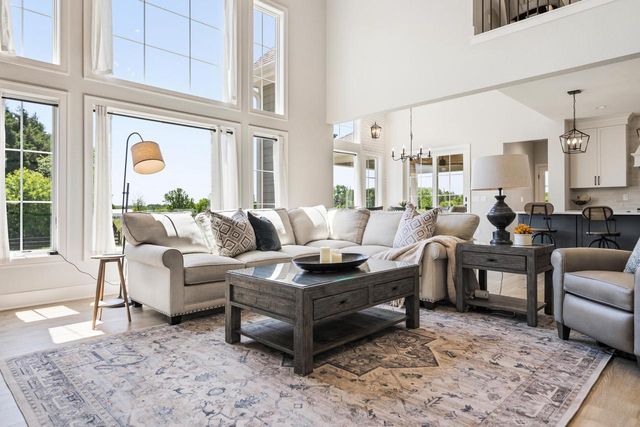 10009 W Farmdale Estates COURT, Mequon, WI 53097