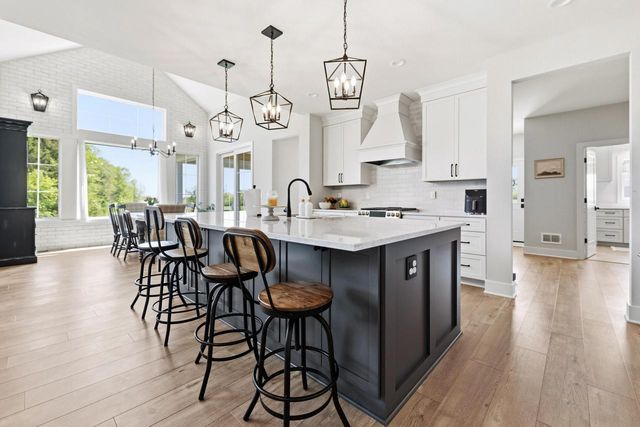 10009 W Farmdale Estates COURT, Mequon, WI 53097