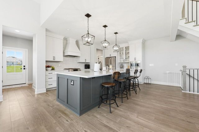 10009 W Farmdale Estates COURT, Mequon, WI 53097