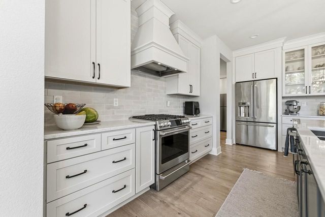 10009 W Farmdale Estates COURT, Mequon, WI 53097