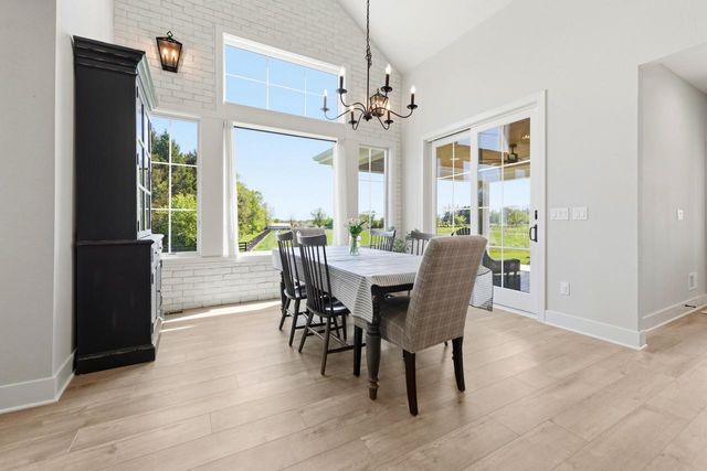 10009 W Farmdale Estates COURT, Mequon, WI 53097