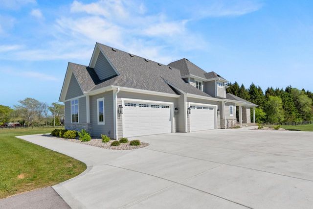 10009 W Farmdale Estates COURT, Mequon, WI 53097
