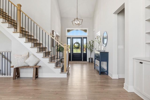10009 W Farmdale Estates COURT, Mequon, WI 53097