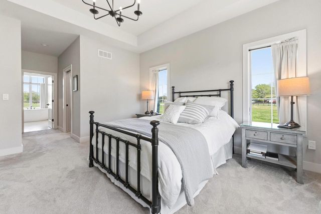 10009 W Farmdale Estates COURT, Mequon, WI 53097