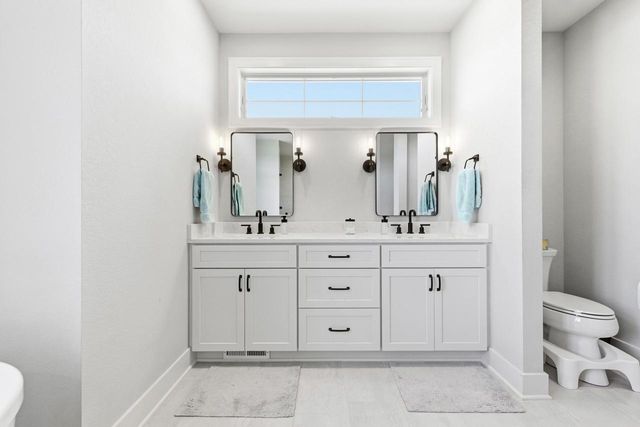 10009 W Farmdale Estates COURT, Mequon, WI 53097