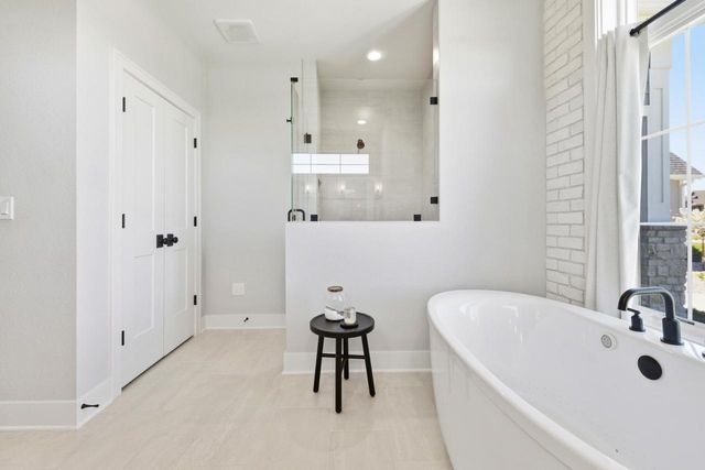 10009 W Farmdale Estates COURT, Mequon, WI 53097