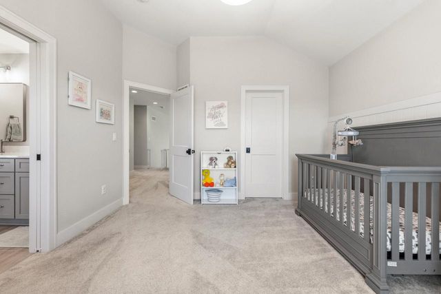 10009 W Farmdale Estates COURT, Mequon, WI 53097