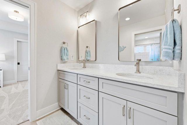 10009 W Farmdale Estates COURT, Mequon, WI 53097