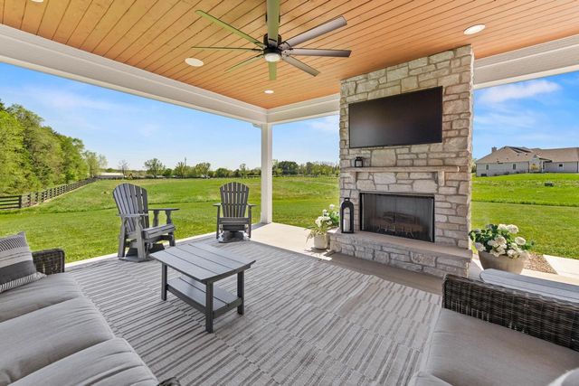 10009 W Farmdale Estates COURT, Mequon, WI 53097