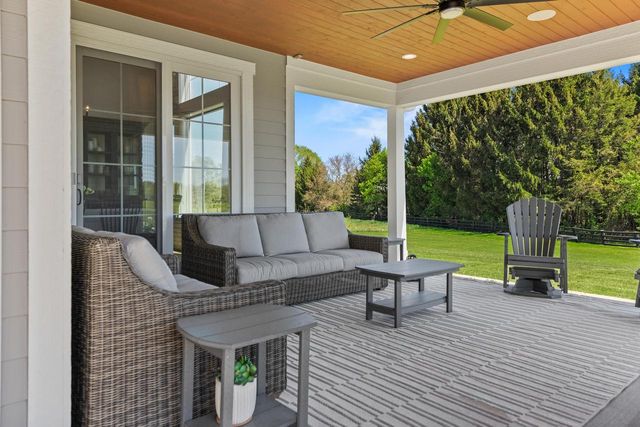 10009 W Farmdale Estates COURT, Mequon, WI 53097