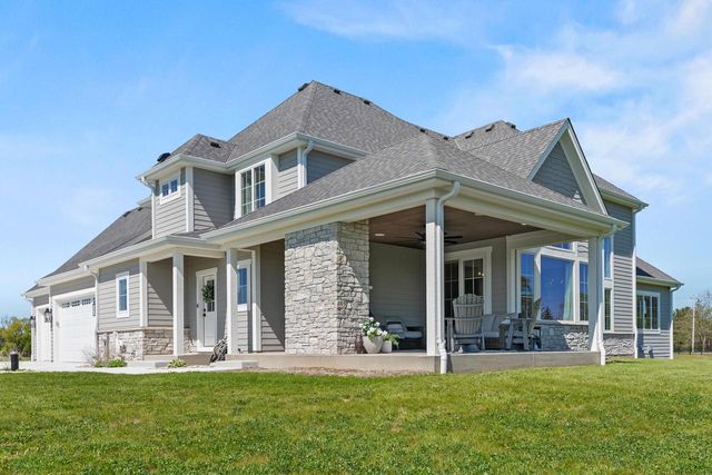 10009 W Farmdale Estates COURT, Mequon, WI 53097