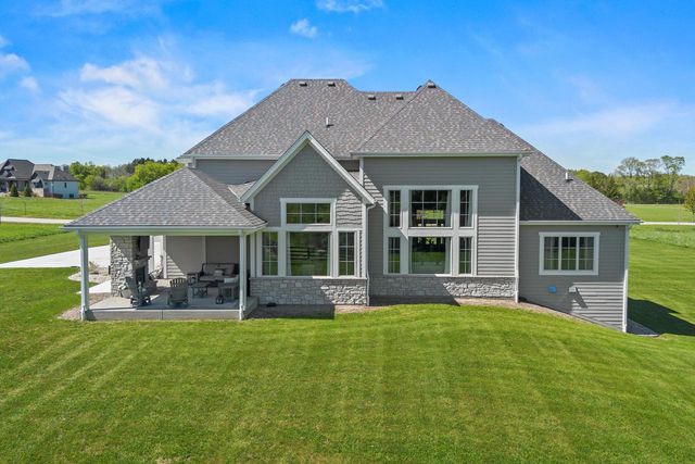 10009 W Farmdale Estates COURT, Mequon, WI 53097