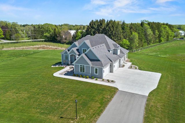 10009 W Farmdale Estates COURT, Mequon, WI 53097