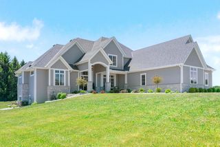10009 W Farmdale Estates COURT, Mequon, WI 53097