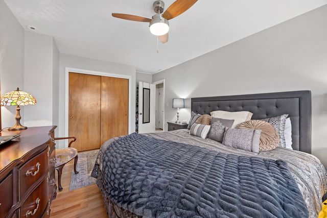 937 Robinhood Lane, La Grange Park, IL 60526
