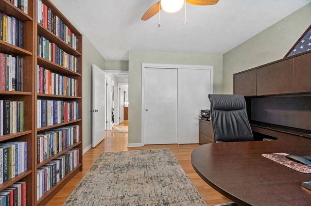 937 Robinhood Lane, La Grange Park, IL 60526