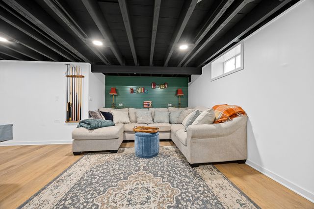 937 Robinhood Lane, La Grange Park, IL 60526