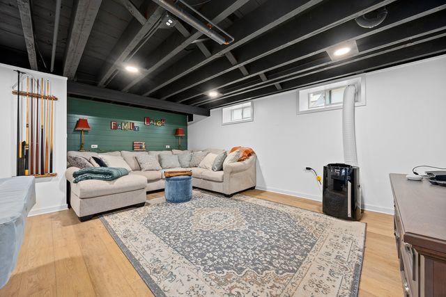 937 Robinhood Lane, La Grange Park, IL 60526